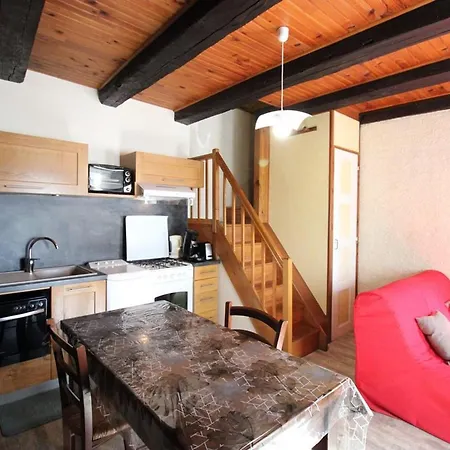 Charmante Avec Terrasse, Cheminee Et Jardin, Animaux Acceptes, Pres Des Monts Du Cantal. - Fr-1-742-33