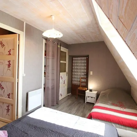 Charmante Avec Terrasse, Cheminee Et Jardin, Animaux Acceptes, Pres Des Monts Du Cantal. - Fr-1-742-33 Ladinhac